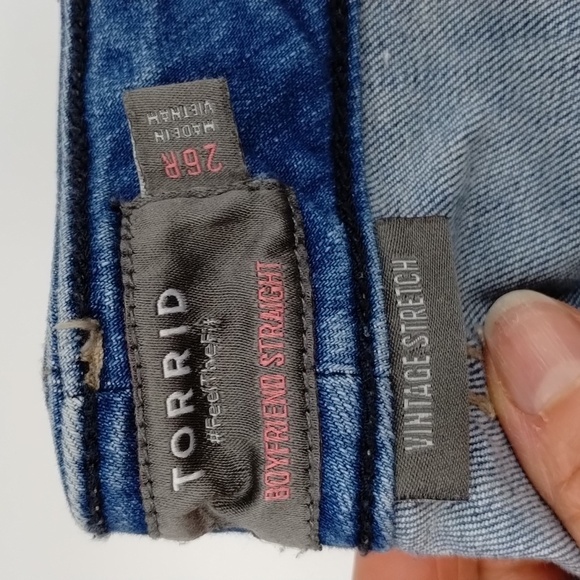 Torrid boyfriend straight vintage stretch size 26R light to medium wash - Picture 2 of 10
